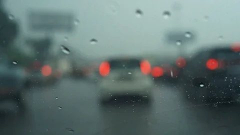 Driving in The rain. 库存影片 105245860