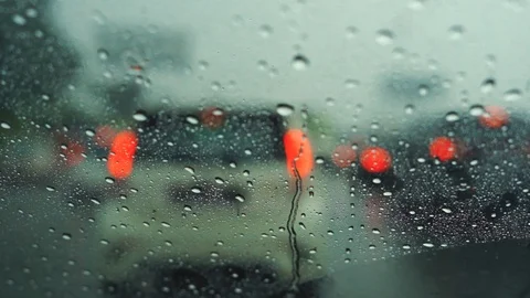 Driving in The rain. 库存影片 105246331