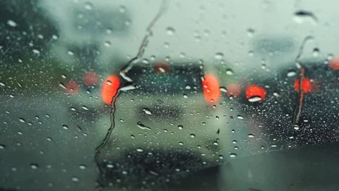 Driving in The rain. 库存影片 105246547