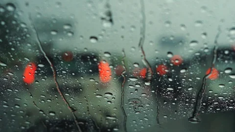 Driving in The rain. 库存影片 105247258