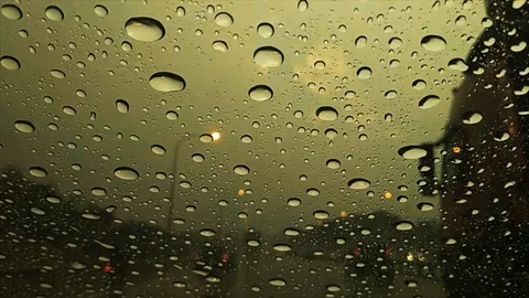 Driving in the rain. 库存影片 105460699