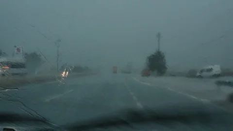 Driving in rain hurricane storm rain drops wind screen wiper Stockbeeldmateriaal 101500484