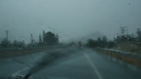 Driving in rain hurricane storm rain drops wind screen wiper Stockbeeldmateriaal 101500790