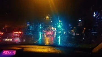 Driving on rainy night Stock-Footage 85632190