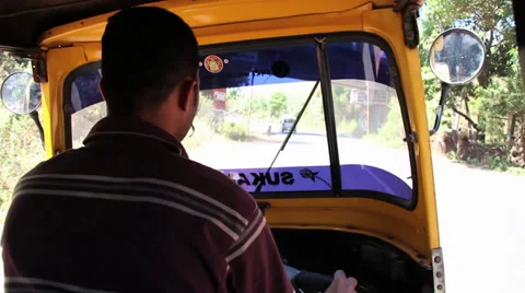 Driving rickshaw in India Stock Footage 37348291