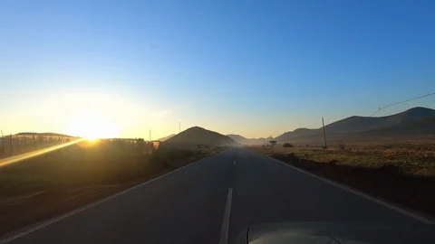 Driving on the road at dawn Vídeos de archivo 118259926