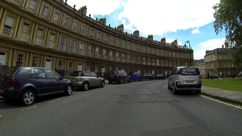Driving round the Circus in Bath 스톡 동영상 103590434