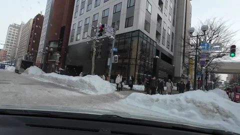 Driving in Sapporo winter turning left at intersection with pedestrians 스톡 동영상 333205112