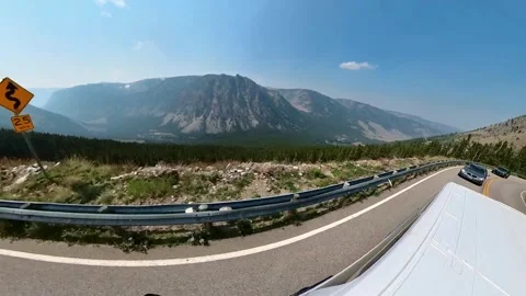 Driving the Scenic Beartooth Highway Through Northern Wyoming Mountains Vidéo 343583925