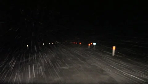 Driving in the snow at night Vídeos de archivo 8524055