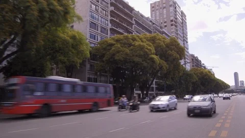 Driving through the city, window side POV - cars, buildings, traffic 库存影片 121164104