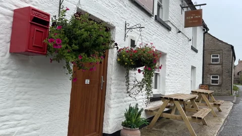 Driving through Flash, the highest village in the UK Vídeo Stock 345410940