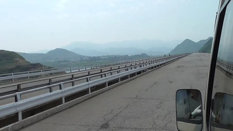 Driving through North Korea Stockbeeldmateriaal 80992695
