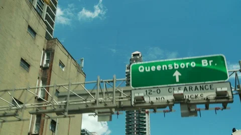 Driving through Queens and over Queens Boro Bridge, day. Vídeo Stock 106083736