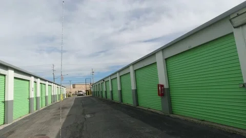 Driving through rows of storage units Vídeos de archivo 133843439