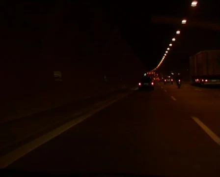 Driving through a tunnel Vídeo Stock 70802