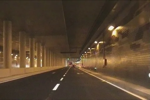 Driving through a tunnel Video stock 117962