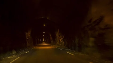 Driving through tunnel Vidéo 53066484