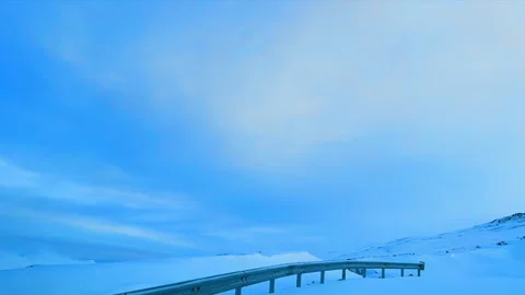 Driving Timelapse over Lurila Pass toward Yamdrok Lake, Tibet Stockbeeldmateriaal 343601325