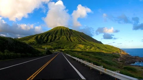 Driving Toward Koko Head Creater In Hawaii Stockbeeldmateriaal 99753379