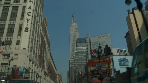 Driving towards Empire State Building in Midtown, Manhattan, day. Vídeo Stock 107560554