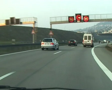 Driving into a tunnel Vídeo Stock 70801