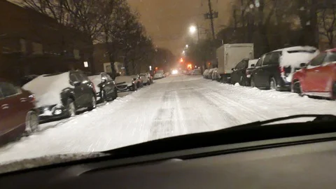 Driving under the snow Stockbeeldmateriaal 125549419