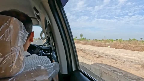 Driving a vehicle on uneven multilane highway or motorway. Vídeos de archivo 340533074
