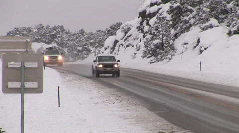 Driving on Winter Roads 動画素材 379586