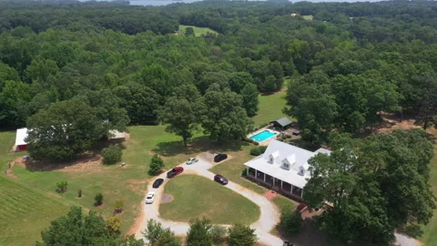 Dron shot of lake house Vídeo Stock 243744893