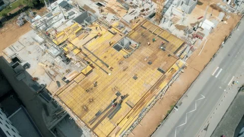 Dron view of builders working on a construction site Vidéo 139089524
