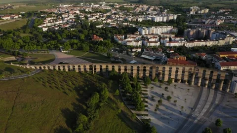 Drone 4k Aqueduct on sunset next to the city of Elvas - Descending Video stock 169703939
