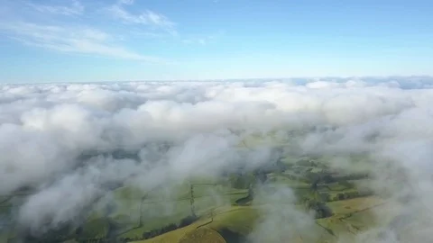 Drone above the clouds Vídeos de archivo 91064631