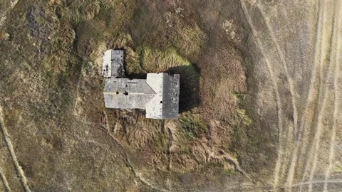 Drone above old abandoned house Vídeo Stock 321270109