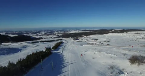 Drone above ski slope (Sancy, Puy de Dôme) Video stock 131815618