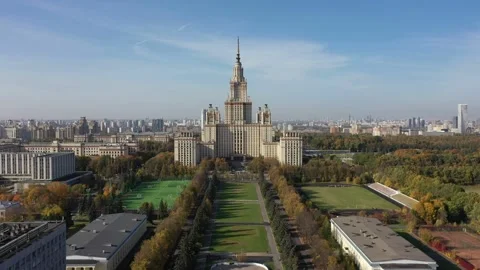 Drone advancing toward Moscow State University building Vidéo 325045691