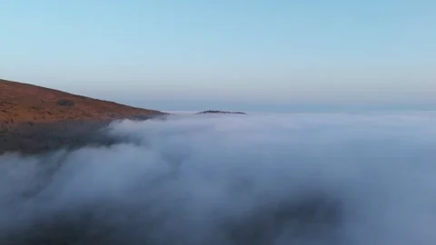 Drone Aerial 4K Flight Over Clouds with Mountain Peaks at Sunset Scenic Relax 動画素材 314600702
