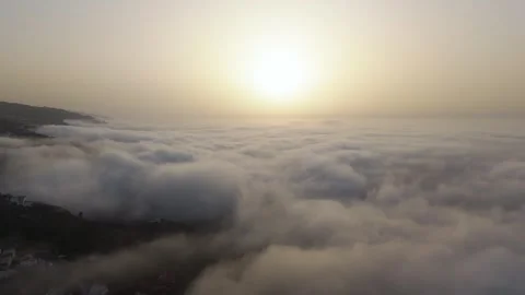 Drone Aerial 4K Flight Over Clouds with Mountain Peaks at Sunset – Scenic 動画素材 314600751