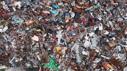 Drone aerial dynamic zoom in on a massive chaotic pile of industrial scrap Stockbeeldmateriaal 339130452