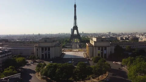 Drone aerial of the Eiffel Tower and Trocadero Gardens Paris scenic 動画素材 132233167