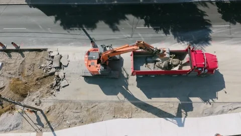 Drone aerial of excavator loading dump truck. Road construction. Toronto. 4K. Stockbeeldmateriaal 295312813