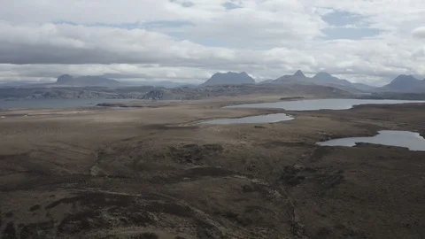 Drone Aerial of the Mountains of Assynt Видео 106926859