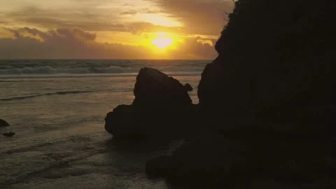 Drone Aerial Perspective of Ocean Surface Covered with Wave Foam 스톡 동영상 330590428