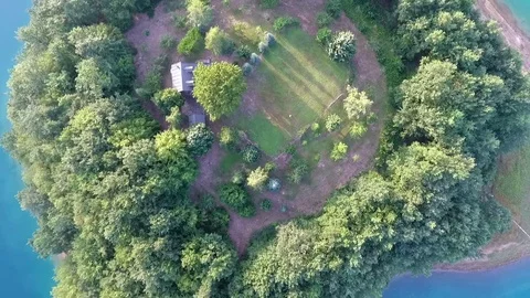 Drone aerial shoot of small island on Ramsko Jezero lake - a tourist destination Video stock 80330359