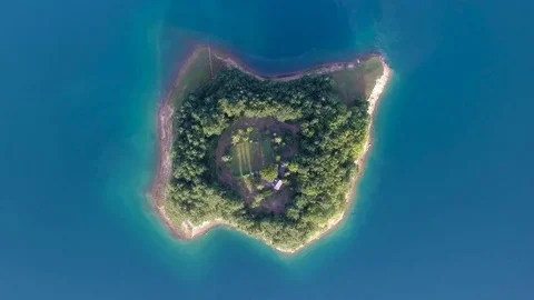 Drone aerial shoot of small island on Ramsko Jezero lake - a tourist destination Video stock 80331622