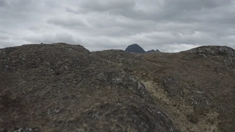 Drone Aerial of Suilven Vídeo Stock 106927901