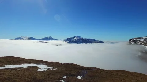 Drone Aerial of Thermal Inversion in Mountains 動画素材 81719277