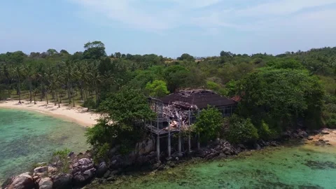 Drone Aerial View of Abandoned Beach Resort on Tropical Island Coast Vídeos de archivo 345980817