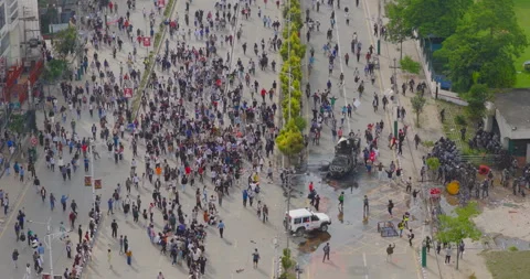 Drone aerial view of Gen Z protesters gathering at the Federal Parliament Hall Vídeos de archivo 335018596