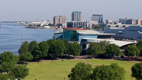 Drone Approach to Half Moone Cruise Terminal in Norfolk, Virginia 库存影片 336446383